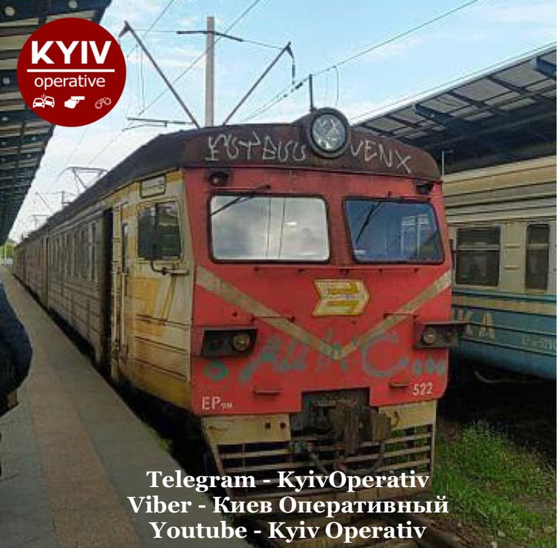 В сети показали убойную электричку, курсирующую по Киеву: это хардкор